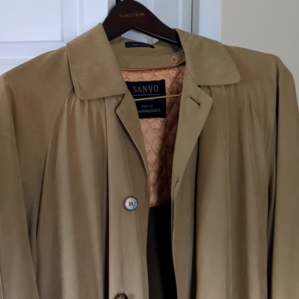 Sanyo Trenchcoat